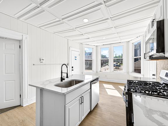 3rd image of 142 5th Ave #2