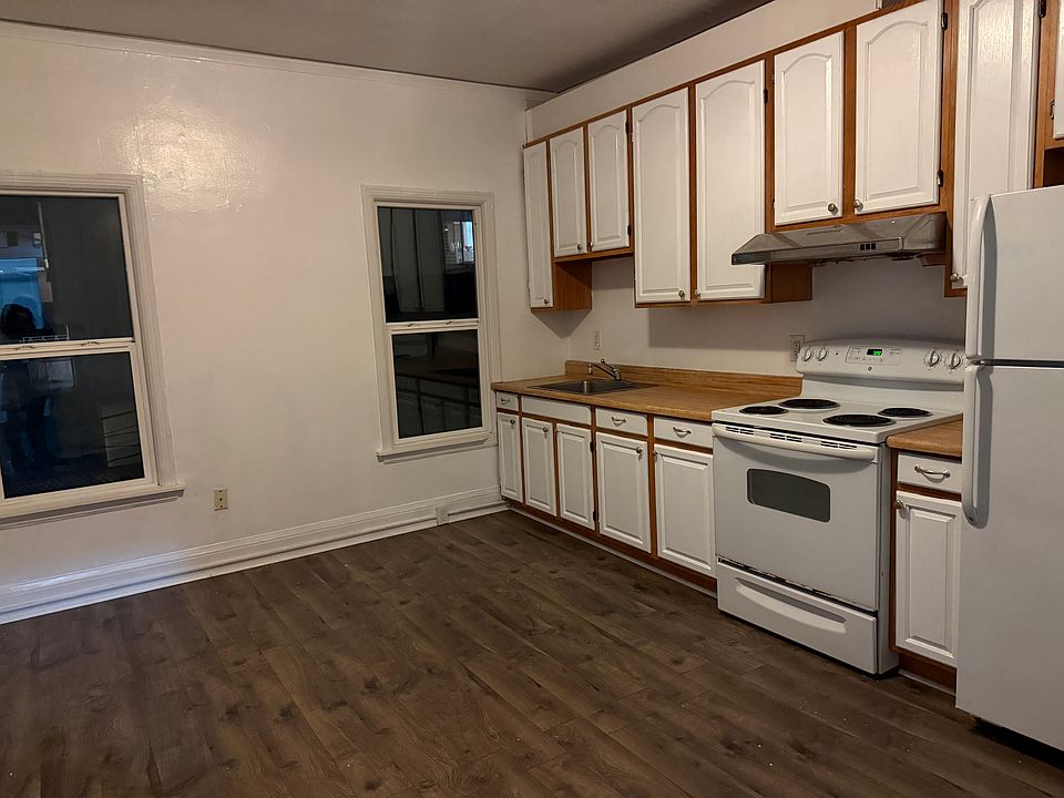 2nd image of 478 Capital St APT 4