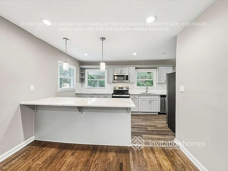 1095 Longshore Dr — Photo 6
