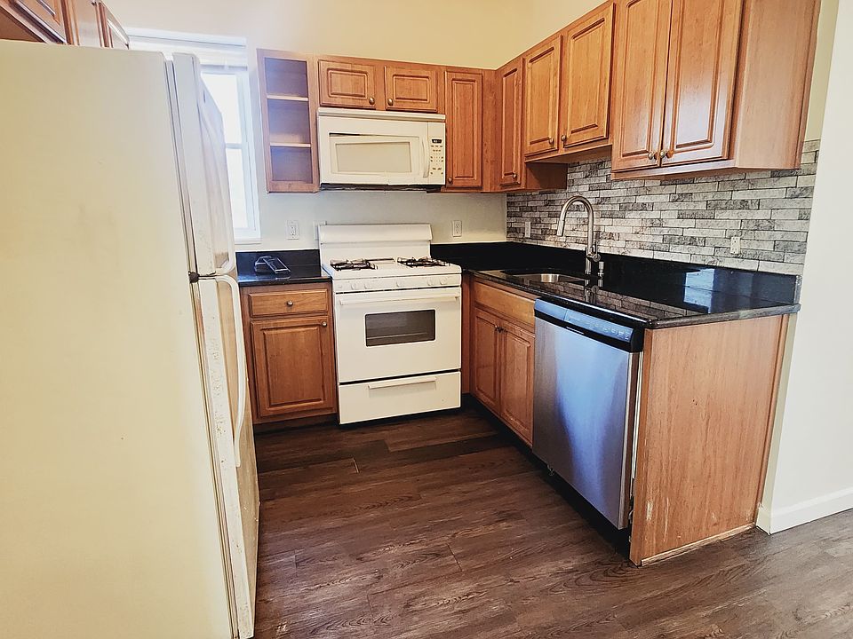 1st image of 3 Parnell Pl #1A