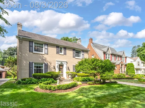26055 York Rd, Huntington Woods, MI 48070