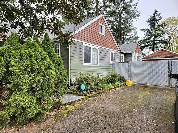 2nd image of 7025 SE Nehalem St