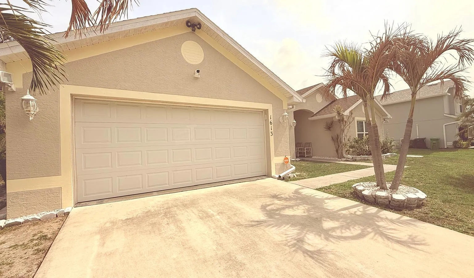 4 bed, 2.0 bath, 2290 sqft, $2,900 — Photo 1