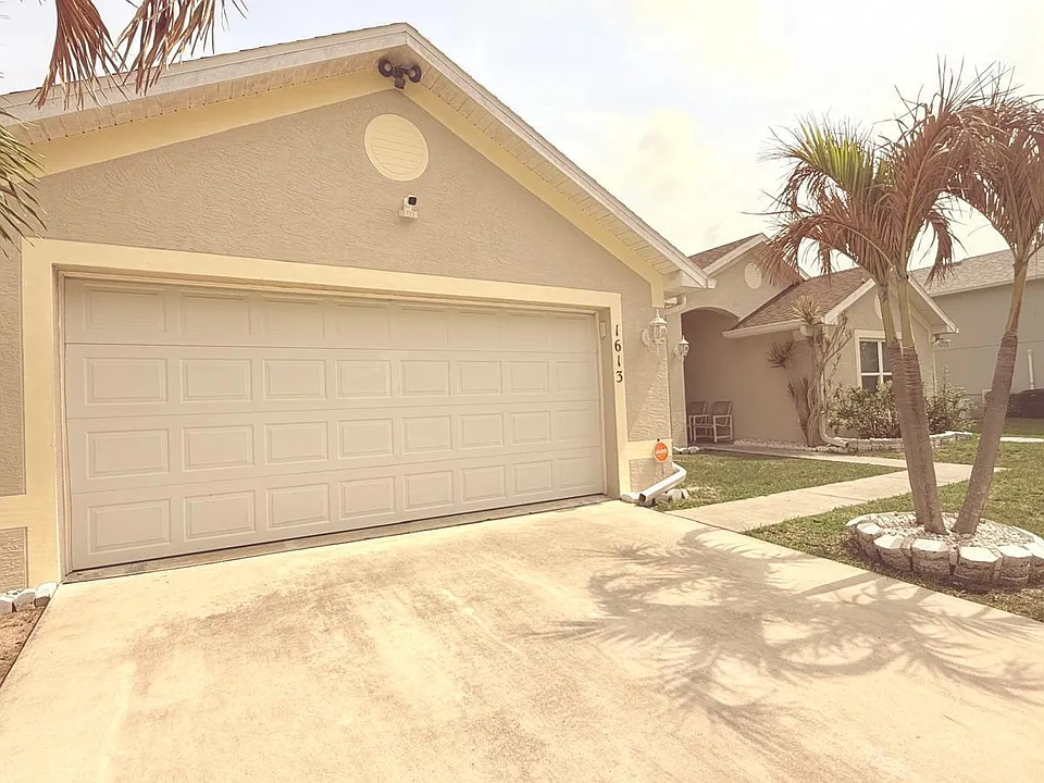 1613 SW Whipple Ave