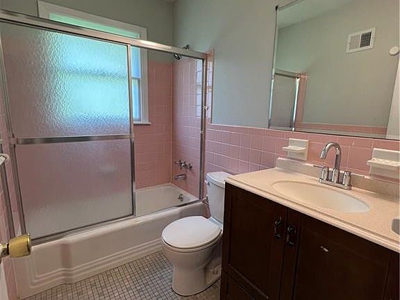 3rd image of 1204 E 81st St