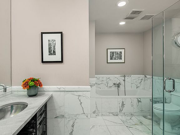 5th image of 224 W 18th St APT 3D