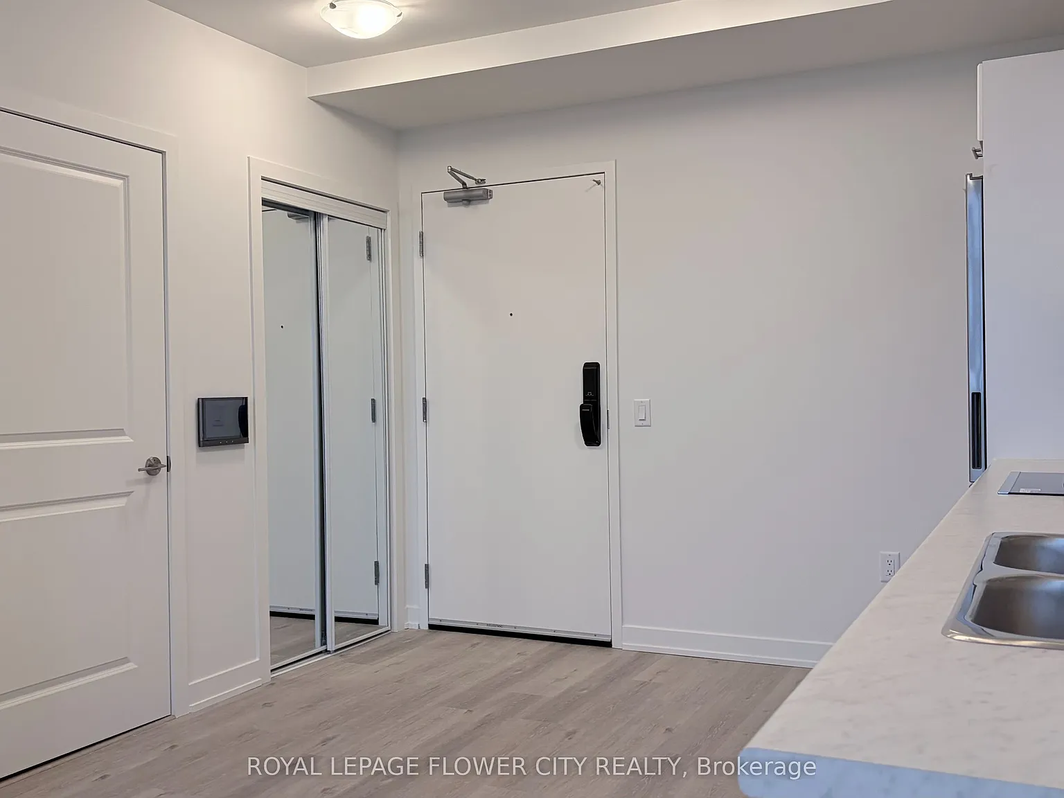 461 Green Rd — Photo 2