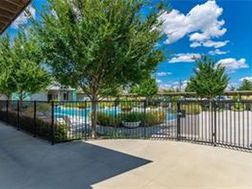 1st image of 713 Fenceline Dr
