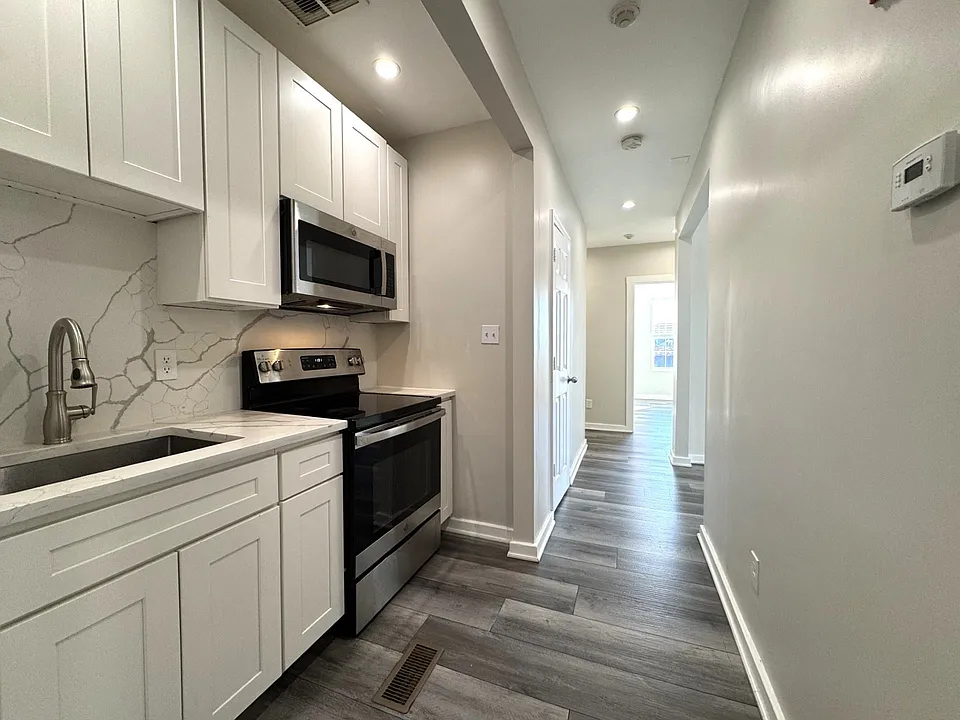 75 Williams St #2R