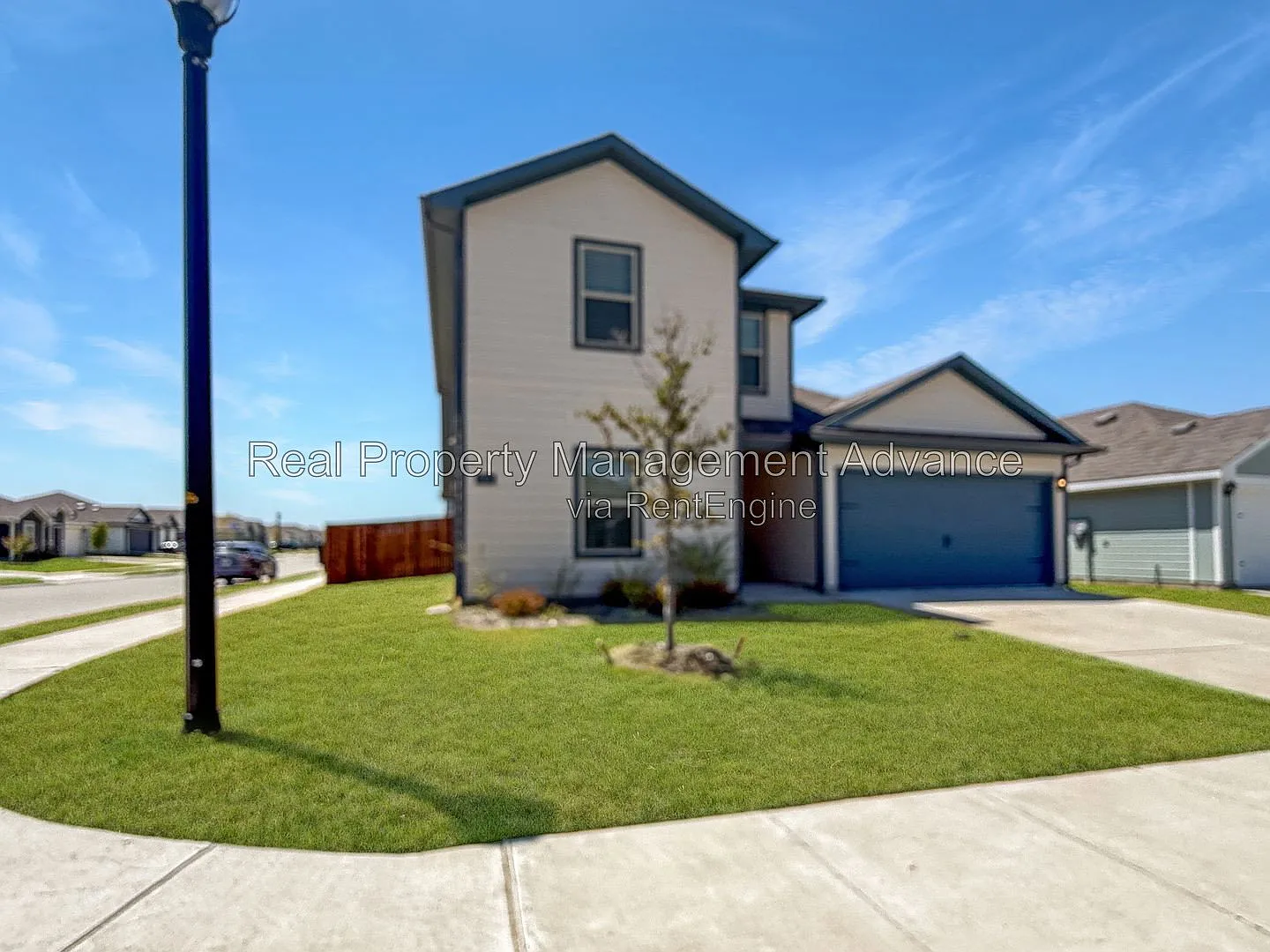 4 bed, 3.0 bath, 2200 sqft, $2,000 — Photo 2