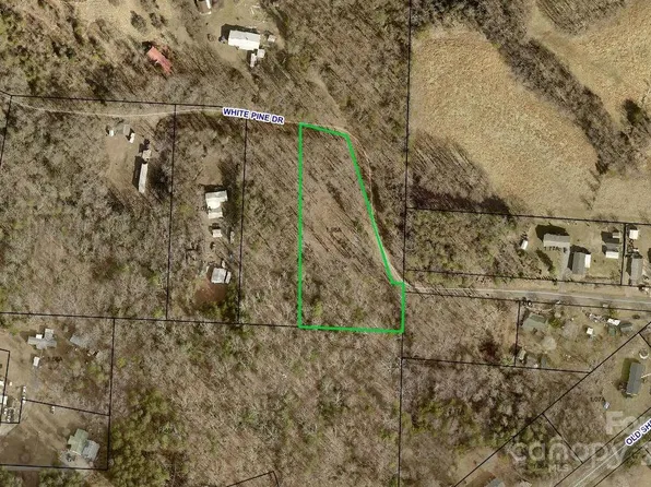 7303 White Pine Dr, Hickory, NC 28602