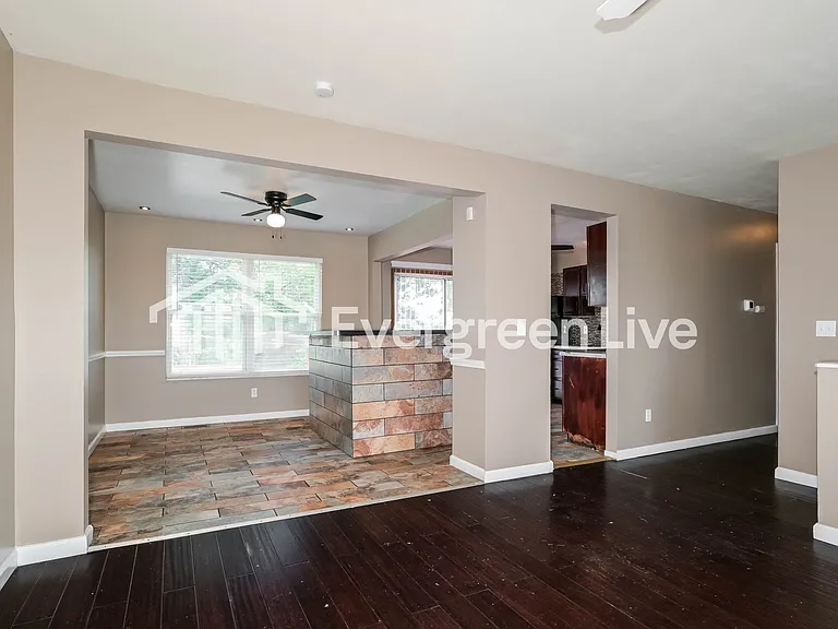 9257 Cozens Ave — Photo 4