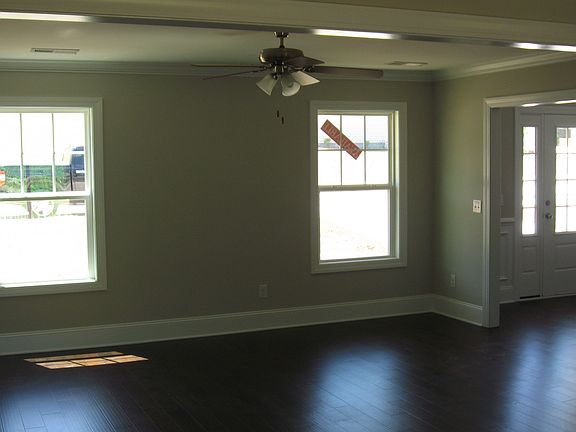 5th image of 1025 Acacia Ln