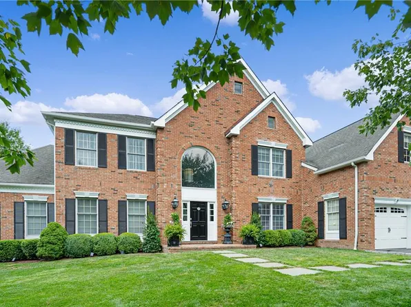 5 Tournament Drive, White Plains, NY 10605