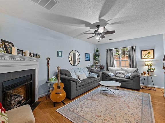 3rd image of 1206 Edenham Way
