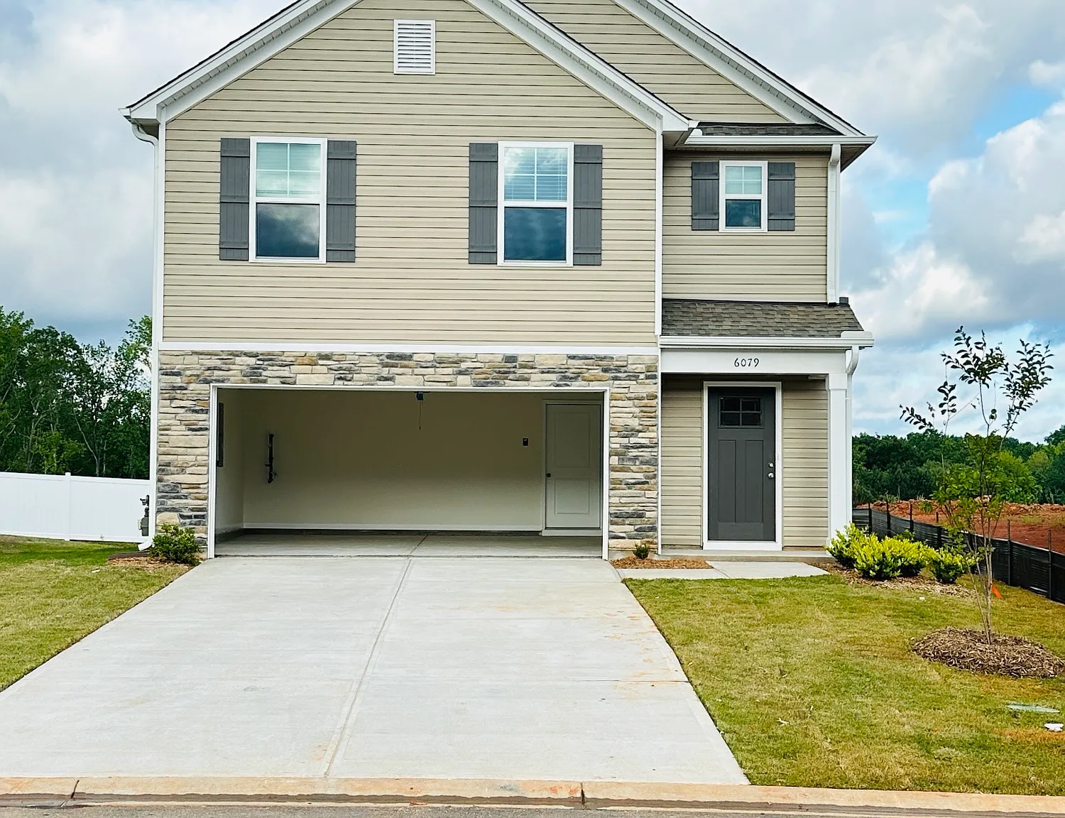 3 bed, 2.5 bath, 1767 sqft, $1,950 — Photo 2