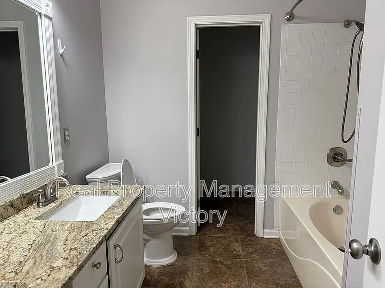 566 Treymoor Lake Cir — Photo 10