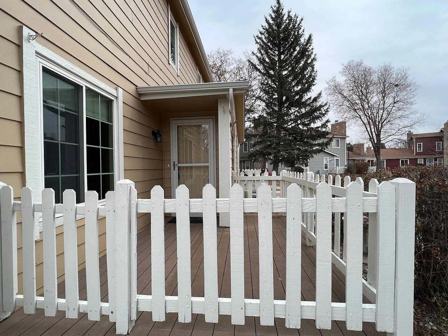 Charming 2 Bed 2 Bath Townhouse — Photo 2