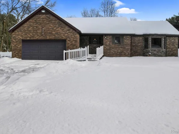 9310 Denton Hill Rd, Fenton, MI 48430