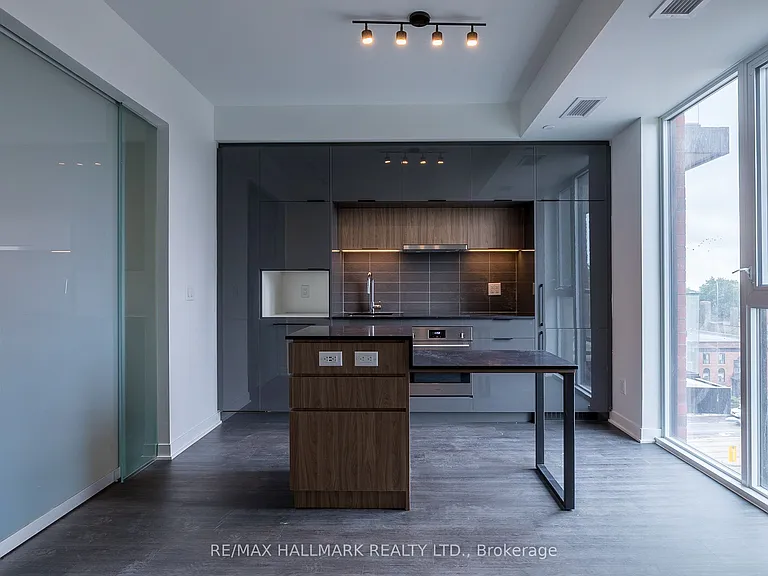185 Alberta Ave #607 — Photo 1
