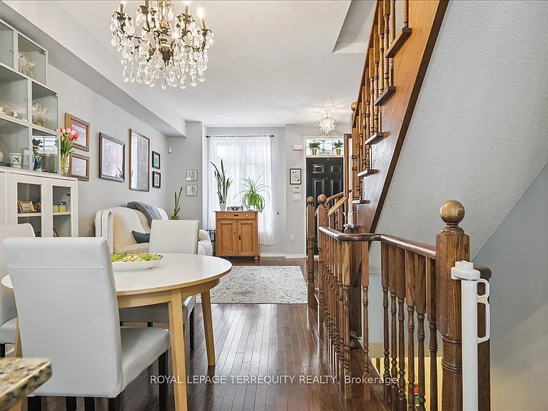 101 The Queensway #Townhouse 2 — Photo 15