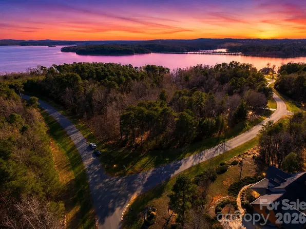 264 Badin View Dr, New London, NC 28127
