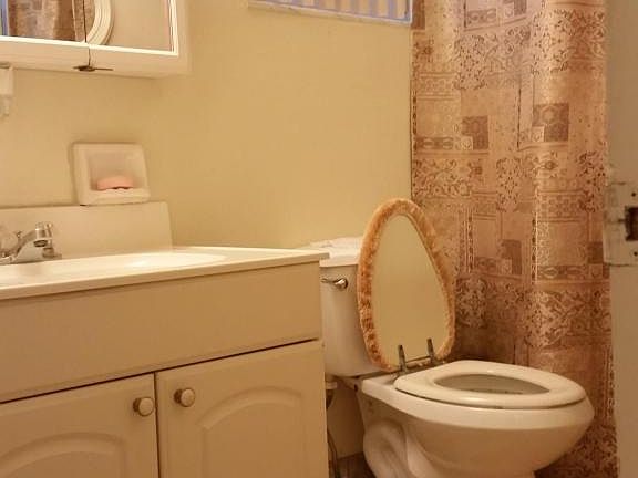 2nd image of 225 Lyman Pl