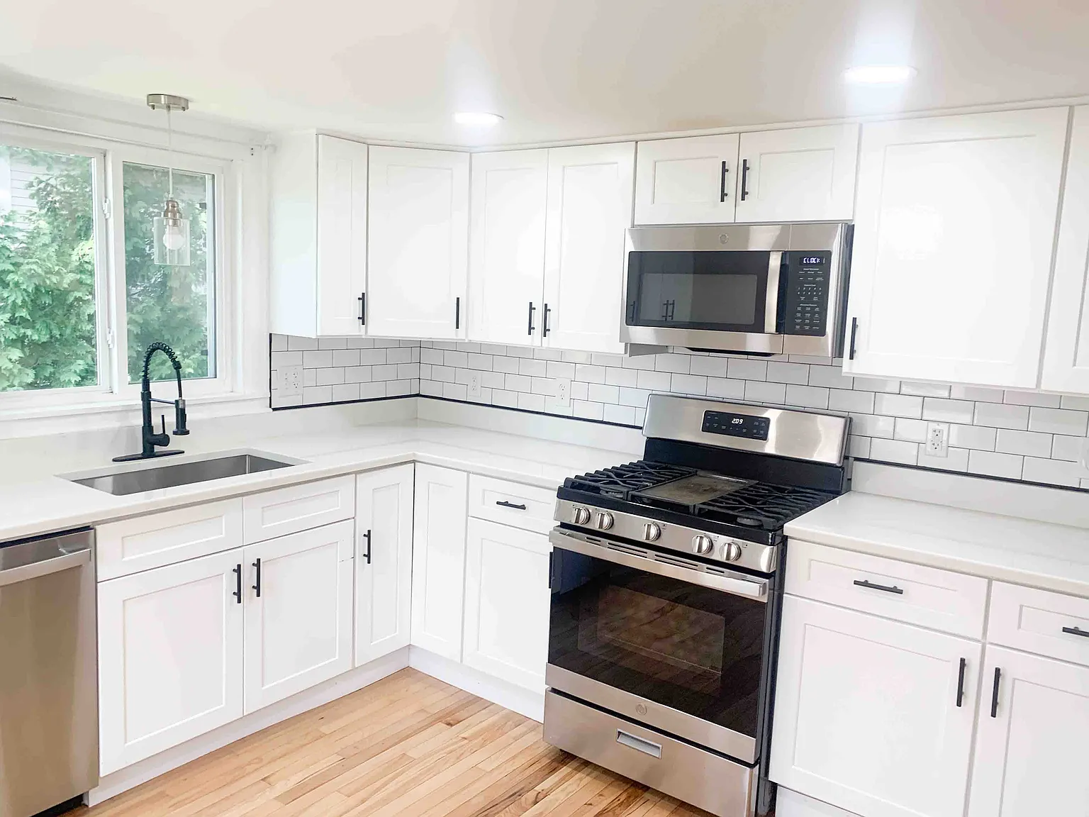 3 bed, 1900 sqft, $2,700 — Photo 2