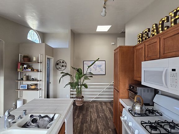 3rd image of 4327 Fanuel St