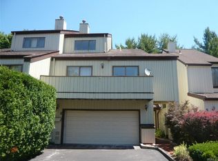 8 Chippewa Ct, Suffern, NY 10901