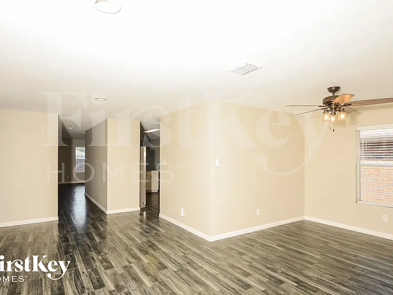 1207 Bellevue Dr — Photo 6