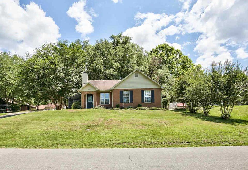 1st image of 1669 Twin Lakes Cir