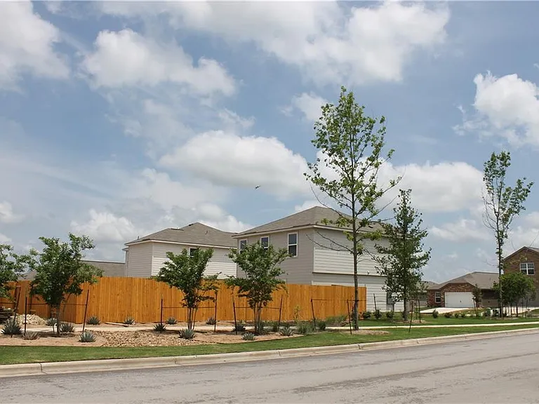 101 Maywood Ln — Photo 3