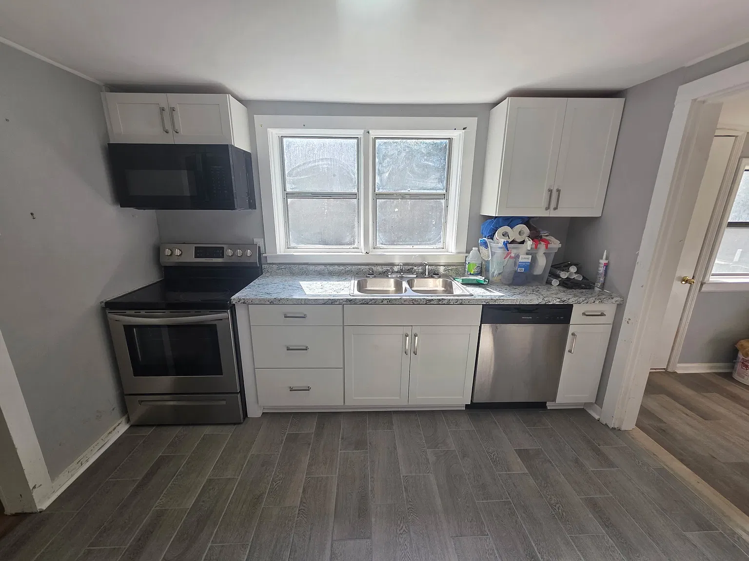 657 Parker St — Photo 2