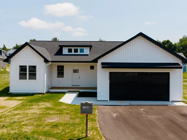 11507 S Sunset Dr #32, Empire, MI 49630