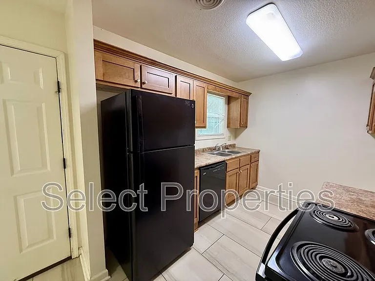 2310 Fairfield Dr — Photo 4