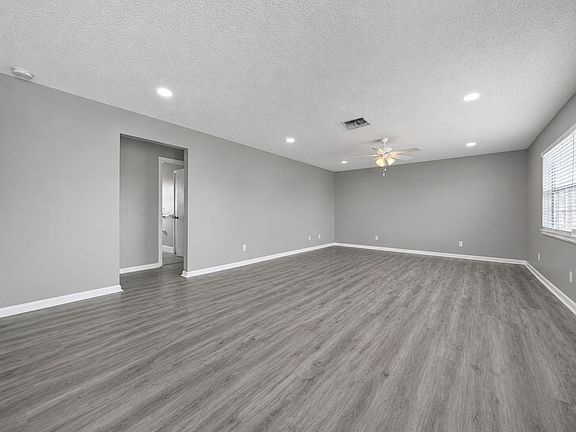 3rd image of 3509 SE 15th Pl APT 3