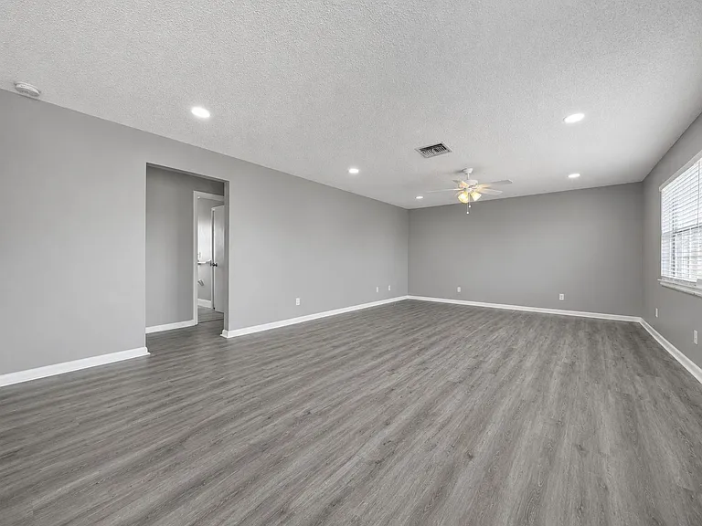 3509 SE 15th Pl — Photo 3