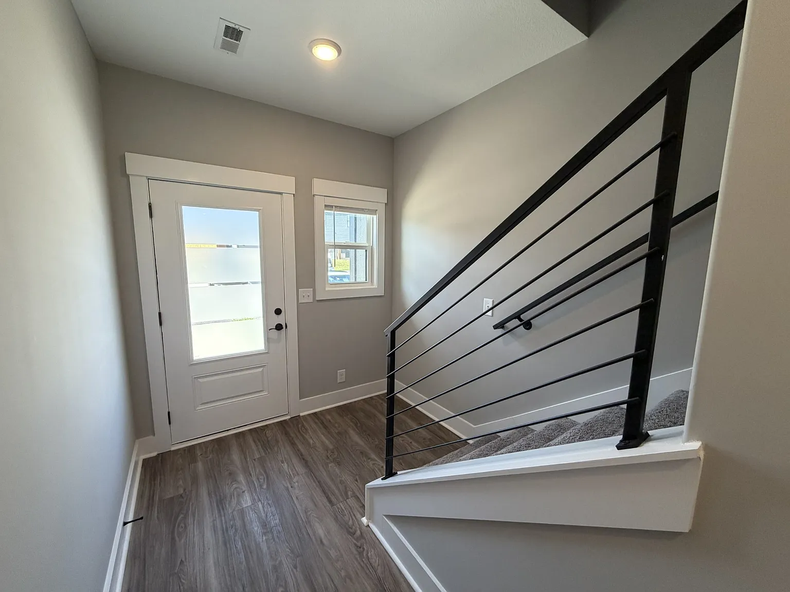 2 bed, 2.5 bath, 1292 sqft, $1,430 — Photo 3