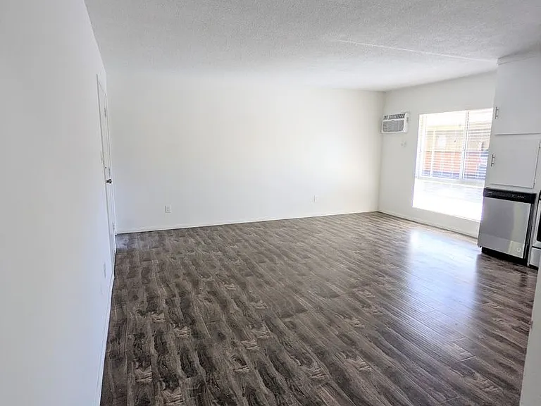 6566 Fountain Ave — Photo 4