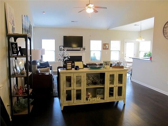 2nd image of 716 Dingo Dr