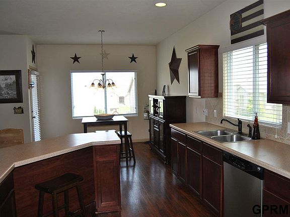 3rd image of 4612 Clearwater Dr