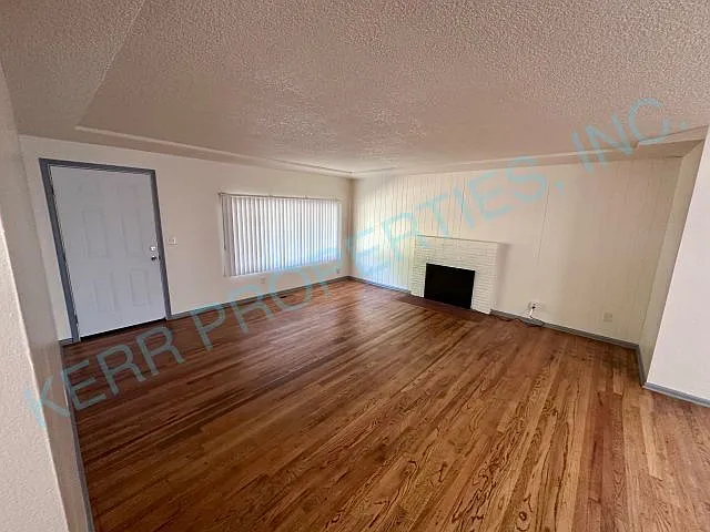 Charming 4-Bed Oasis with 2 Full Baths in Portland - Spacious 1,672 Sq Ft on NE Beech St! — Photo 2