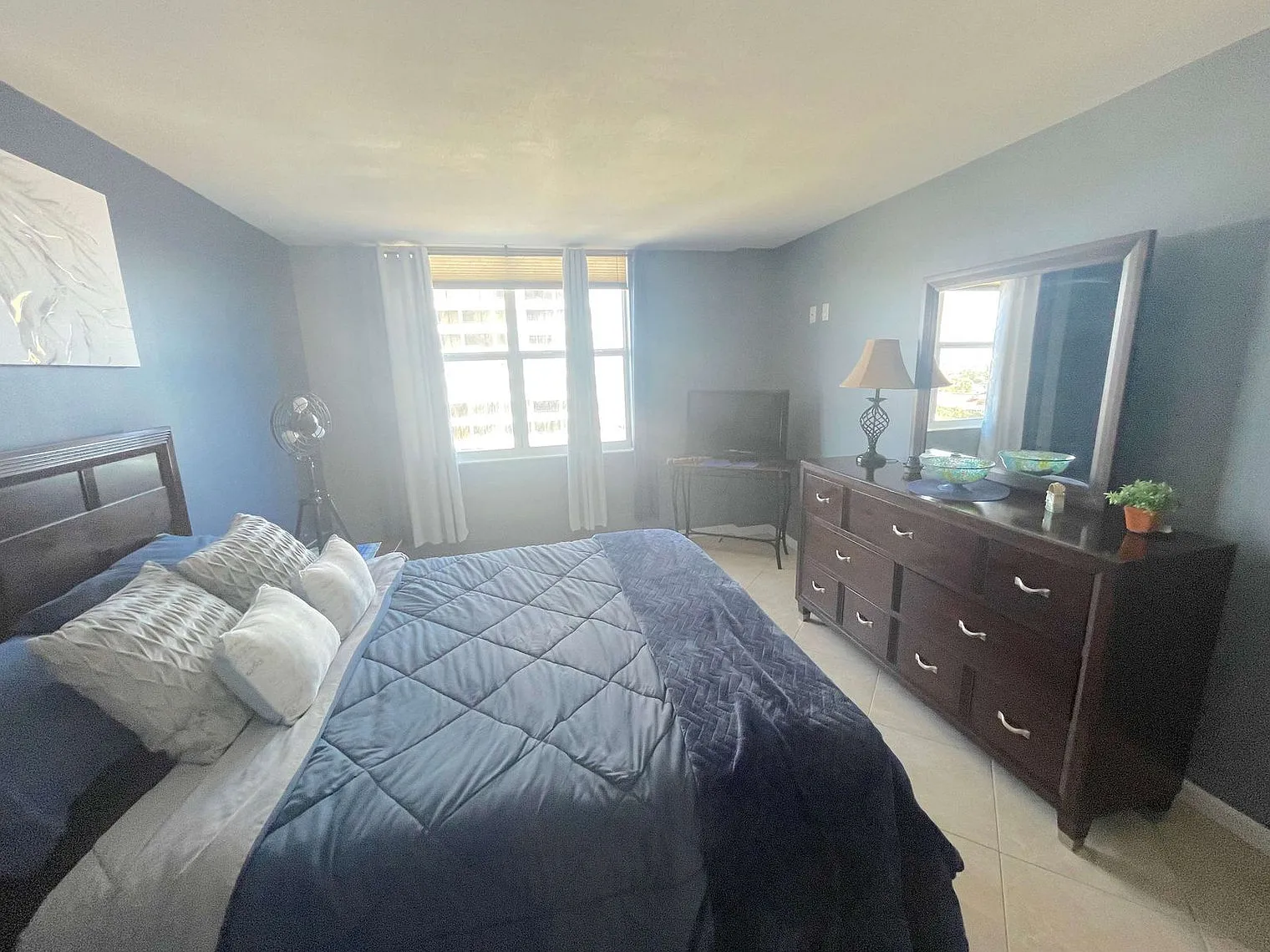 2 bed, 2.0 bath, 1054 sqft, $3,084 — Photo 4