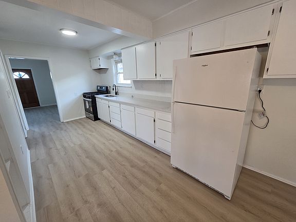 3rd image of 9010 Bunker Hill Dr