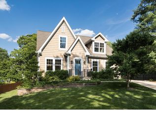 129 Girard Pl, Saint Louis, MO 63122