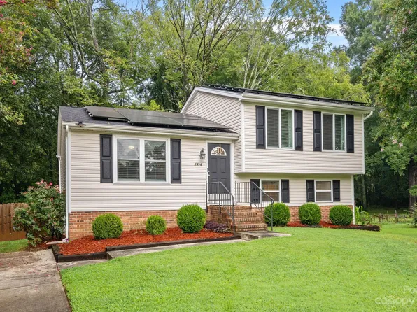 1928 Rice Planters Rd, Charlotte, NC 28273