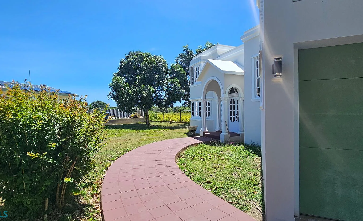 4 bed, 3.0 bath, 2100 sqft, $3,000 — Photo 4