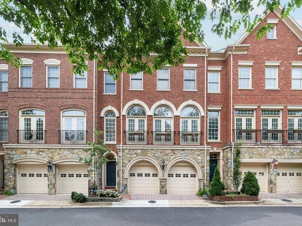 5203 Brawner Pl, Alexandria, VA 22304