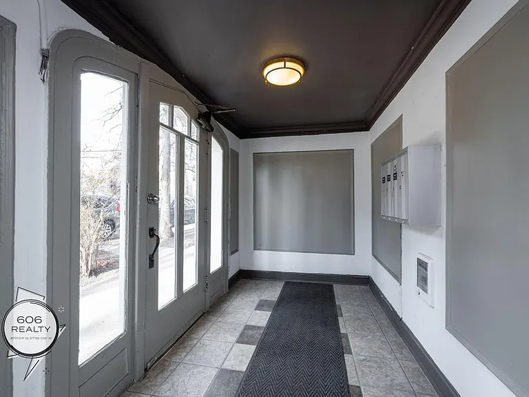 Hot Logan Square Apartments! Special Offer! — Photo 2